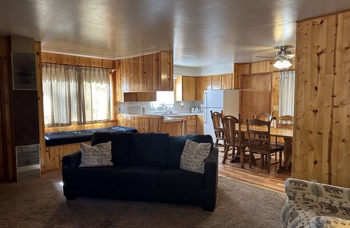 Pinetop-Lakeside Cabin | Whispering Pines - Cabin *9 (2 Bedroom)