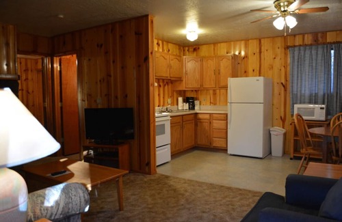 Pinetop-Lakeside Cabin | Whispering Pines - Cabin 31 (Spa Tub)