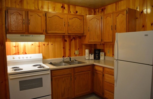 Pinetop-Lakeside Cabin | Whispering Pines - Cabin 31 (Spa Tub)