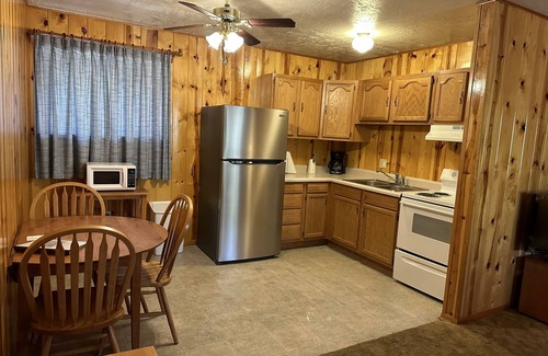 Pinetop House | Whispering Pines - Cabin 24 (spa tub)