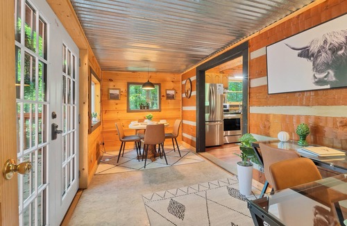 Townsend Cabin | Whispering Pines - Enclosed Hot Tub/Gas Fireplace/Secluded/Sleeps 5