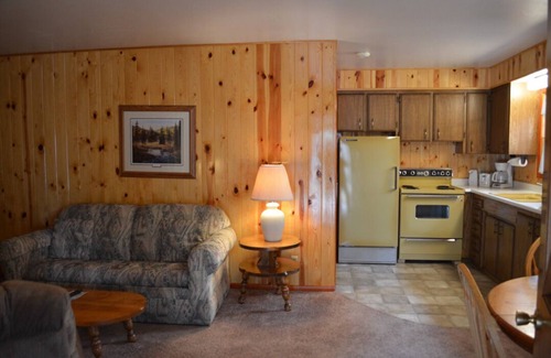 Pinetop-Lakeside Cabin | Whispering Pines Resort- Cabin #14