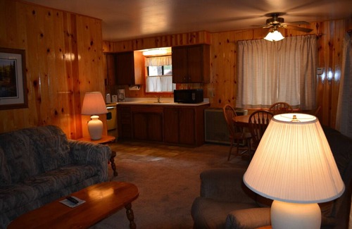 Pinetop-Lakeside Cabin | Whispering Pines Resort- Cabin #14