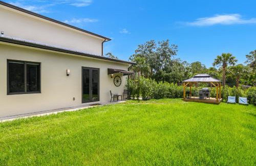 Rural Estates House | Whispering Pines Retreat