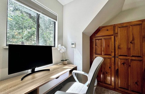 Pollock Pines House | Whispering Pines: Garage Parking & Game Room