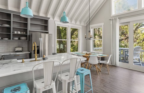 Deer Lake Cottage | Whispering Palms