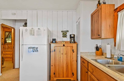 St Germain Cabin | Whispering Waters Bayview Resort Cabin 4