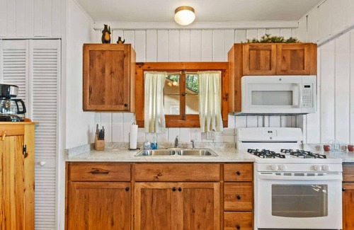 St Germain Cabin | Whispering Waters Bayview Resort Cabin 4
