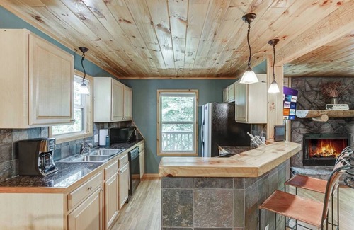 Helen Cabin | Whispering Waters- Private w/Sounds of the River
