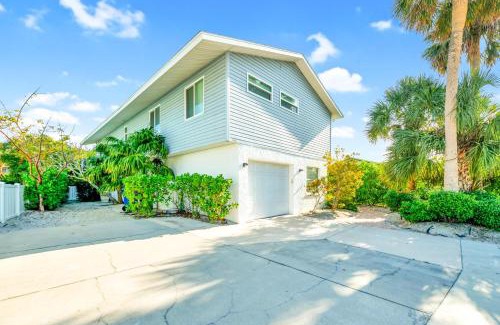 Anna Maria House | Whispering Whale Retreat