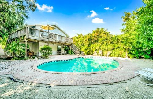 Anna Maria House | Whispering Whale Retreat