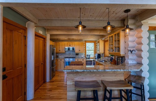 Sugar Grove Cabin | Whispering Willow - 3bd/3.5 bath, hot tub, game tables, views, near original Mast General Store