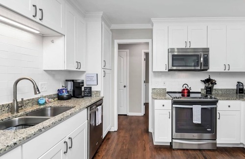 Lexington House | Whispering Winds of Lexington | Sleeps 8