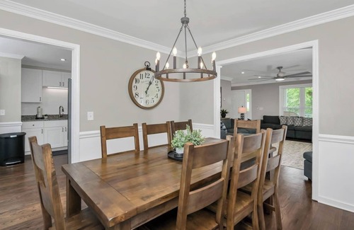 Lexington House | Whispering Winds of Lexington | Sleeps 8