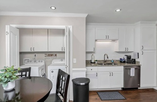 Lexington House | Whispering Winds of Lexington | Sleeps 8