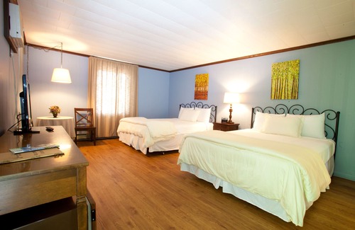Sennett Hotel | Whispering Winds