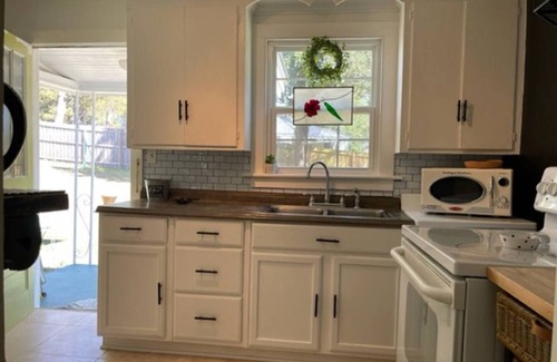 Aiken House | Whistle Stop Cottage Aiken easy access to Augusta