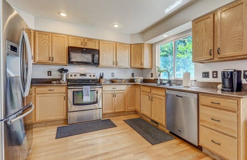 Cheyenne Meadows House | Whistler Hollow! Family Home, Bball Court, Firepit