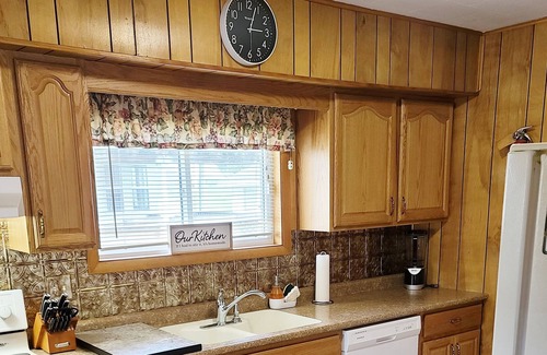 Laona House | Whistling Bear Retreat Comfy 3 bedroom home on ATV/Snowmobile trail