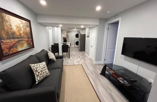 Whitby House | Whitby Hideout - 3BR, 5BD, 3WR, Pool Table, Sauna