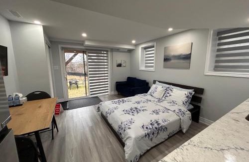 Whitby House | Whitby Hideout - 3BR, 5BD, 3WR, Pool Table, Sauna