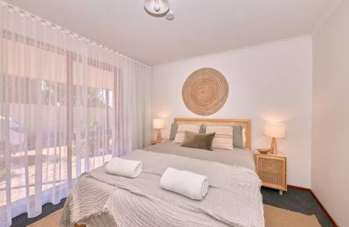 Torquay House | White Beach Nest walk to the beach