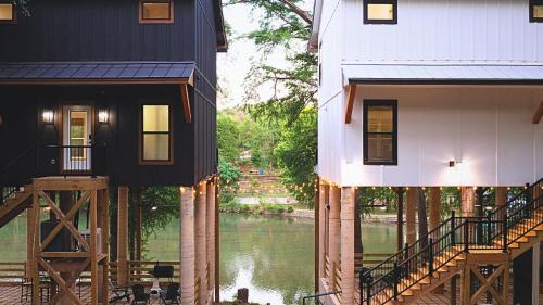 New Braunfels House | White & Black House 8br River
