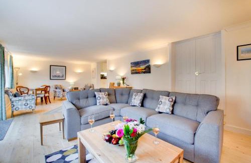 Cromer House | White Cottage