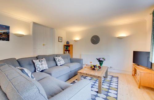 Cromer House | White Cottage