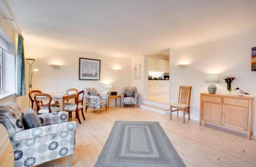 Cromer House | White Cottage