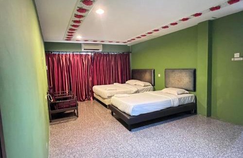 Kuching Cabin | White Cottage