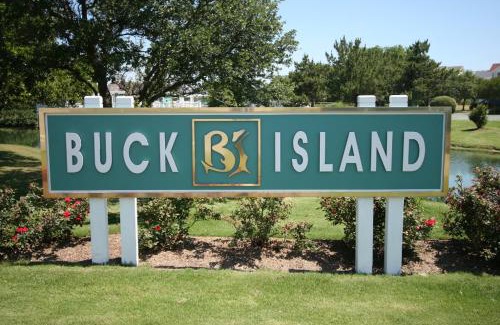 Buck Island House | White Dolphin Right
