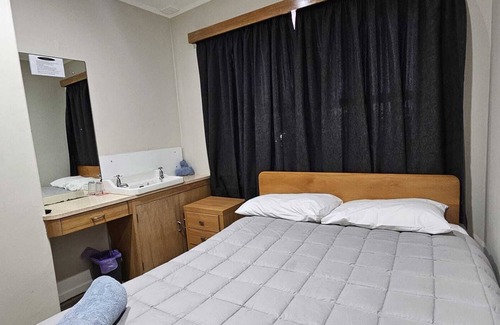 Longburn Hotel | White Horse Inn Restaurant & Motel