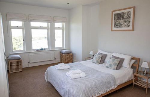 Bantham House | White Horses a large family home in Bantham South Devon with fantastic sea views