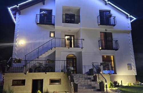 Moieciu House | White House Moieciu