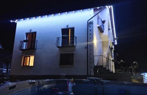 Moieciu House | White House Moieciu