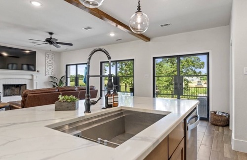 Gun Barrel City House | White House Oasis - Luxury Pool & Gameroom!