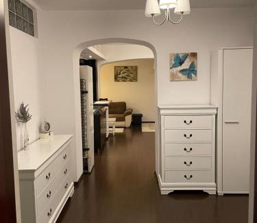 Craiova Apartment | White inn apartment