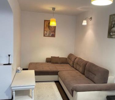 Craiova Apartment | White inn apartment