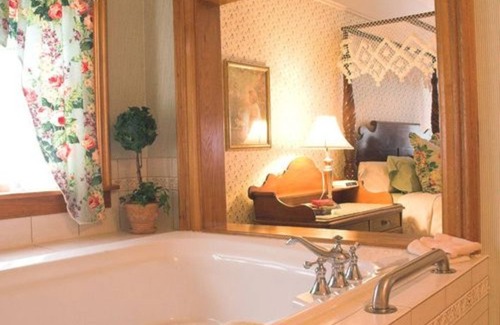 Sturgeon Bay Bed & Breakfast | White Lace Inn