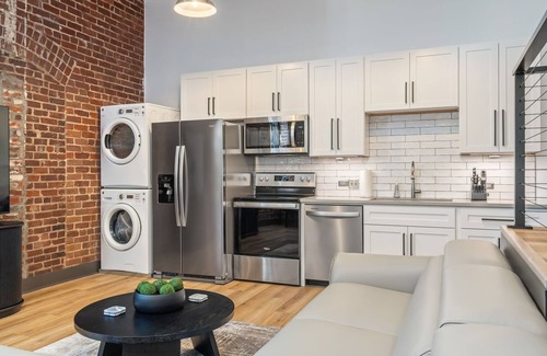 Downtown Knoxville Condo | White Lily Luxe Loft nestled within the heart of Knoxville's Old City.