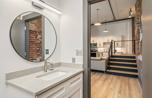 Downtown Knoxville Condo | White Lily Luxe Loft nestled within the heart of Knoxville's Old City.