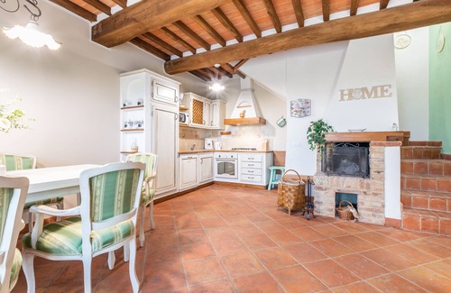 Monteroni d'Arbia Apartment | "White Lily overlooking Siena"