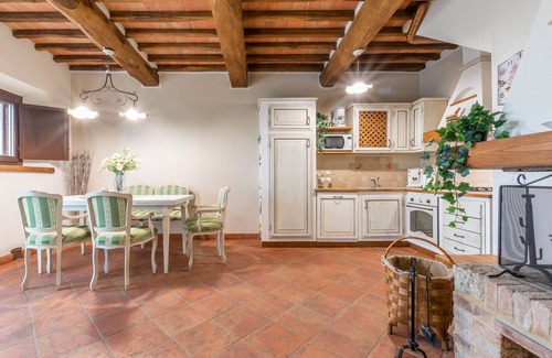 Monteroni d'Arbia Apartment | "White Lily overlooking Siena"