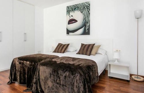 Les Corts Apartment | White Loft