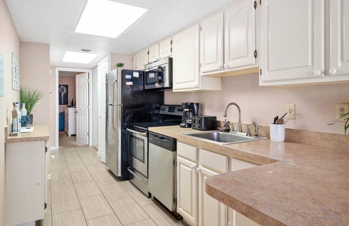 Ocean City Condo | White Marlin - Adorable bayfront condo. downtown OC with outdoor pool