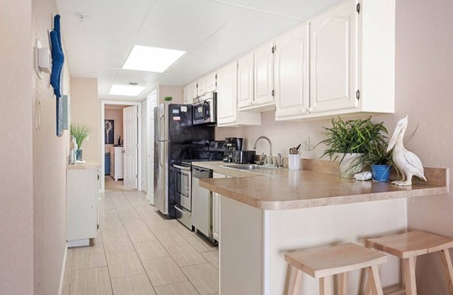 Ocean City Condo | White Marlin - Adorable bayfront condo. downtown OC with outdoor pool