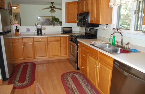 Twin Mountain House | White Mountain Escape w/Hot Tub: Near Santa’s Village, Mt. Wash and Cannon Mt
