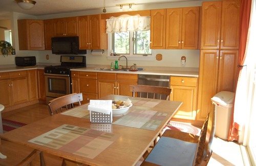 Twin Mountain House | White Mountain Escape w/Hot Tub: Near Santa’s Village, Mt. Wash and Cannon Mt