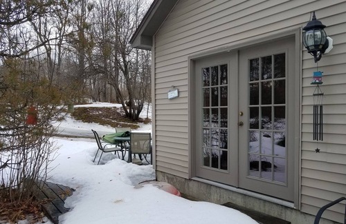 Bethlehem Cottage | White Mountain Retreat - Family/Pet Friendly- Year Round : Ski areas Close by!